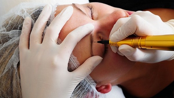 Чим відрізняється перманентний макіяж брів від нанесення татуажу