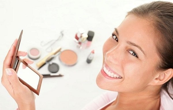 Як покроково нанести макіяж для карих очей і яка косметика потрібна