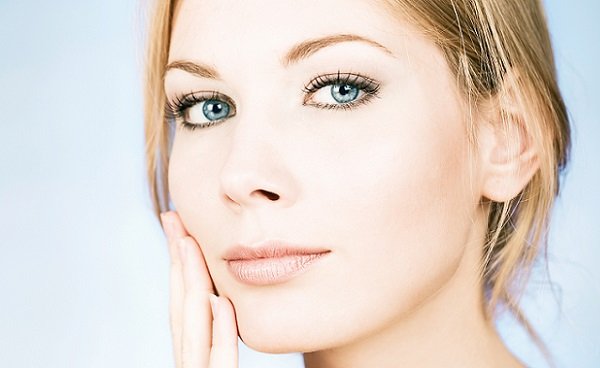 Як і чим можна нафарбувати брови і підкреслити контури особи
