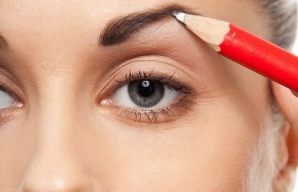Чим відрізняється перманентний макіяж брів від нанесення татуажу