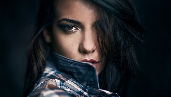 Як підкреслити карі очі і зробити погляд виразнішим