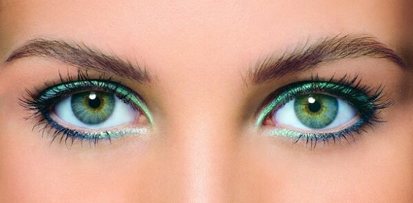 Як правильно зробити макіяж в зелених тонах для зелених очей