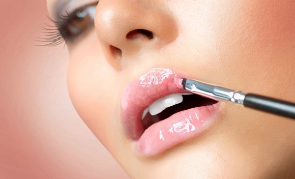 Як візуально збільшити губи і яка косметика для цього потрібна