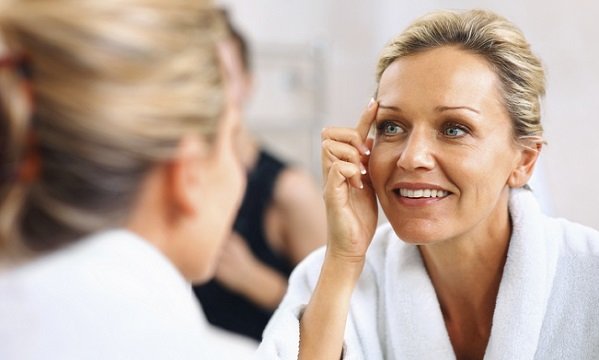 Макіяж після 40 який молодить: денний і вечірній варіант