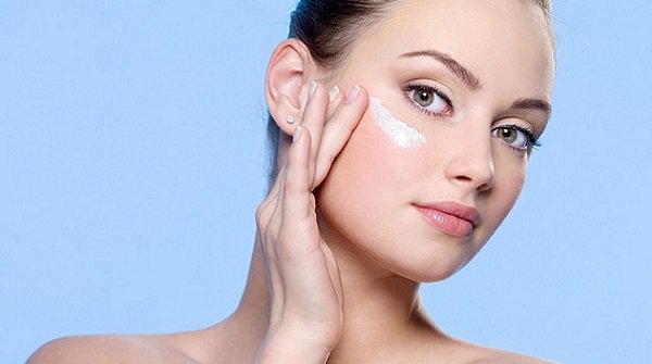 Як підібрати косметику і нанести смокі айс для сірих очей