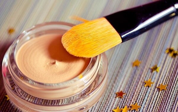Як наносити коректор для обличчя і правильно вибирати відповідний