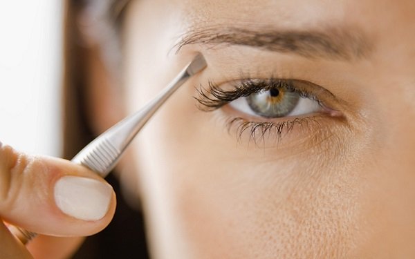 Яка форма брів підходить для овального обличчя і як її змінити