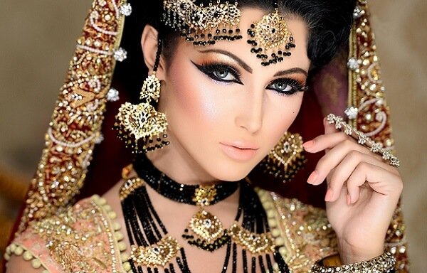 Макіяж для сірих очей: як вибрати тіні і підкреслити красу