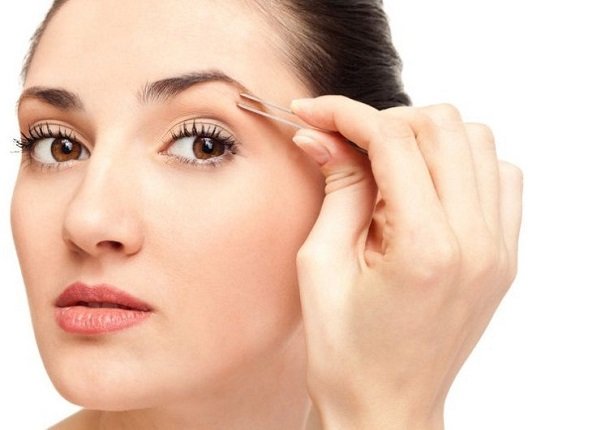 Як покроково нанести макіяж для карих очей і яка косметика потрібна