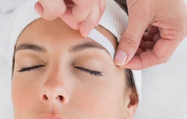 Яка форма брів підходить для овального обличчя і як її змінити