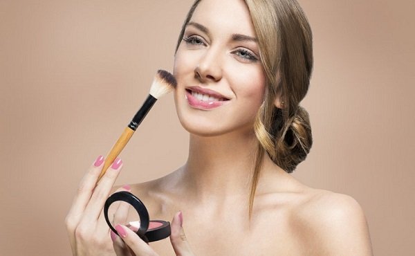 Як нанести румяна щоб звузити обличчя і скорегувати форму