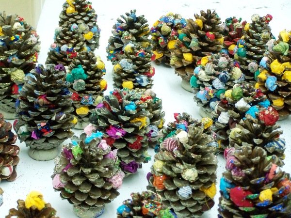 Новорічні прикраси своїми руками: фото оригінальних поробок до свята