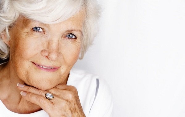 Макіяж після 60 років в домашніх умовах: на що робити акцент