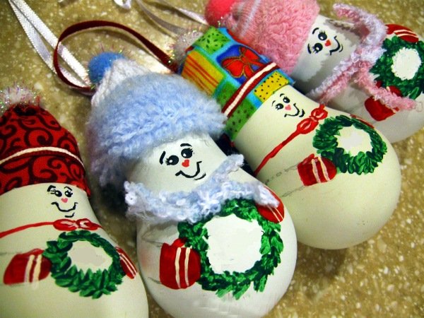 Ялинкові іграшки своїми руками з підручних матеріалів: фото з новими ідеями