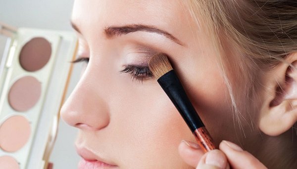 Як правильно зробити вечірній макіяж в домашніх умовах