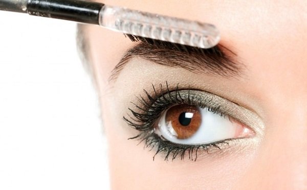Як правильно фарбувати брови олівцем і яких помилок уникати