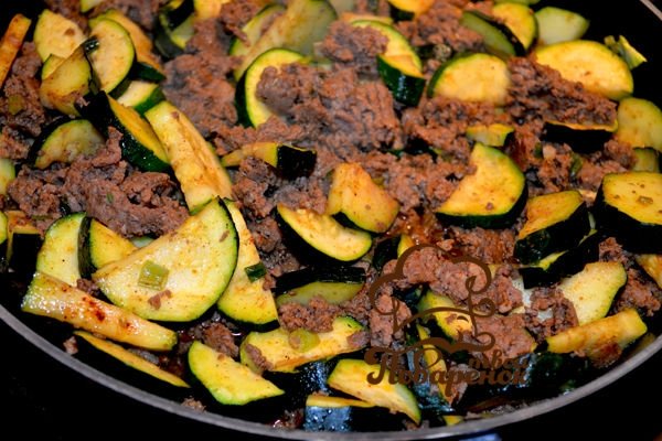 Як загасити кабачки з овочами на сковороді   найкращі рецепти