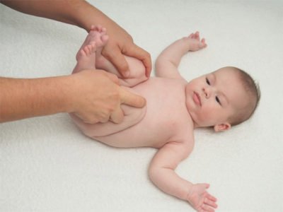 Як допомогти немовляті при запорі: що дати дитині