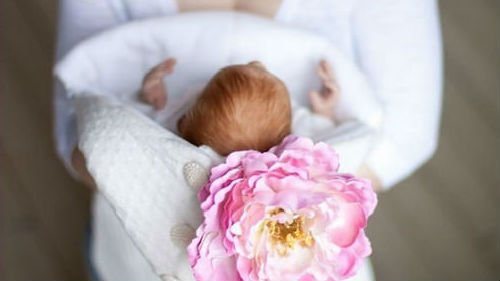 Сонник немовля на руках у сні до чого сниться немовля на руках