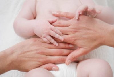 Як допомогти немовляті при запорі: що дати дитині