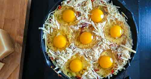 Яйця запечені в духовці з сиром