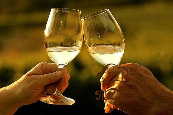 Як підвищує або знижує тиск біле вино