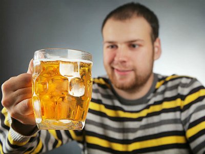 Який алкоголь можна пити при гастриті: пиво, горілка, вино?