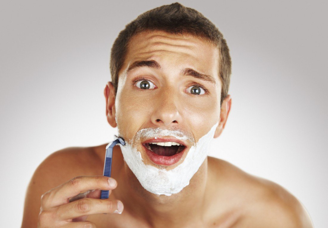 В якому віці хлопчикам починати голитися