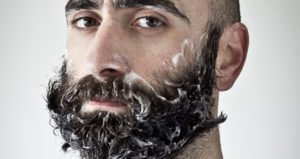 Як самостійно підрівняти бороду