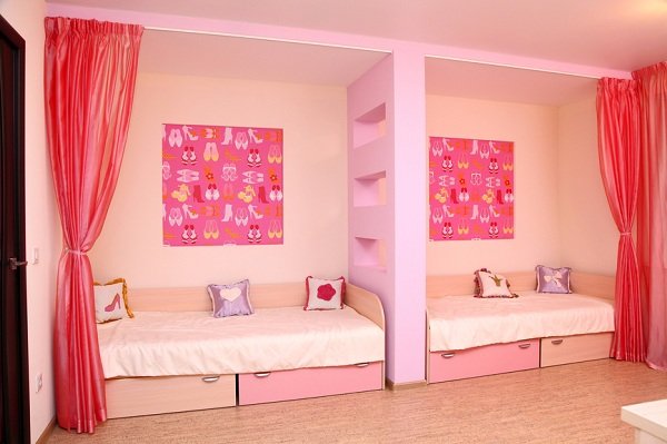 Дизайн дитячої кімнати для двох дівчаток