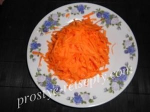 Смажена риба з цибулею та морквою на сковороді: рецепт з фото
