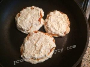 Дієтичні сирники з сиру: рецепт з фото покроково