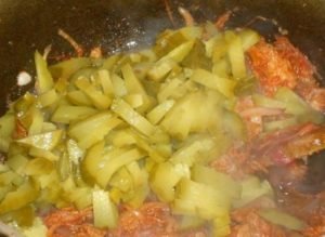 Азу по татарськи з солоними огірками з свинини: рецепт з фото