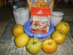 Шарлотка з яблуками: рецепт з фото покроково в духовці зі сметаною