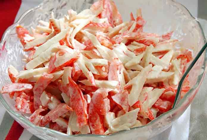 Салат червоне море з крабовими паличками рецепт