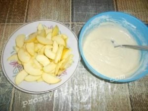 Шарлотка з яблуками: рецепт з фото покроково в духовці зі сметаною