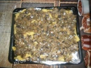 Мясо по французьки з картоплею і грибами в духовці: рецепт з фото