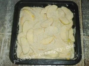 Шарлотка з яблуками: рецепт з фото покроково в духовці зі сметаною