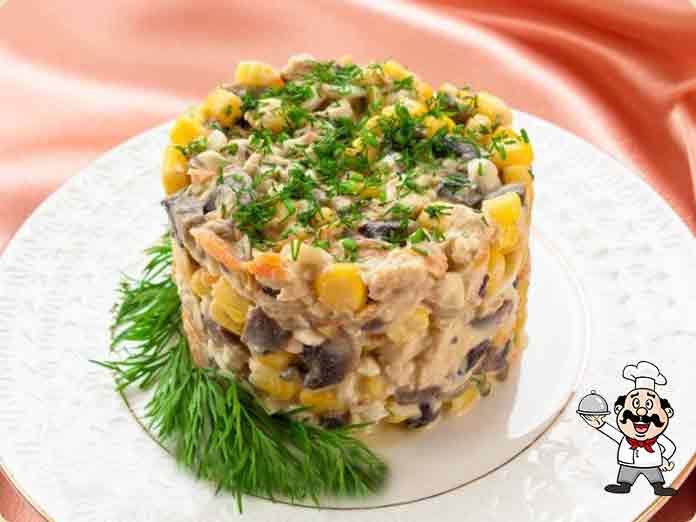 Дієтичний салат з куркою і грибами рецепт