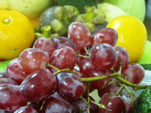 Які вітаміни містяться у винограді: склад, яких вітамінів більше