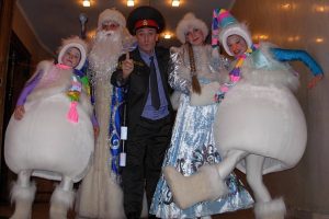 Улетные новогодние сценки и конкурсы на Новый год 2018 (год Огненного Петуха) Улетные новогодние сценки и конкурсы на Новый год 2018 (год Огненного Петуха)