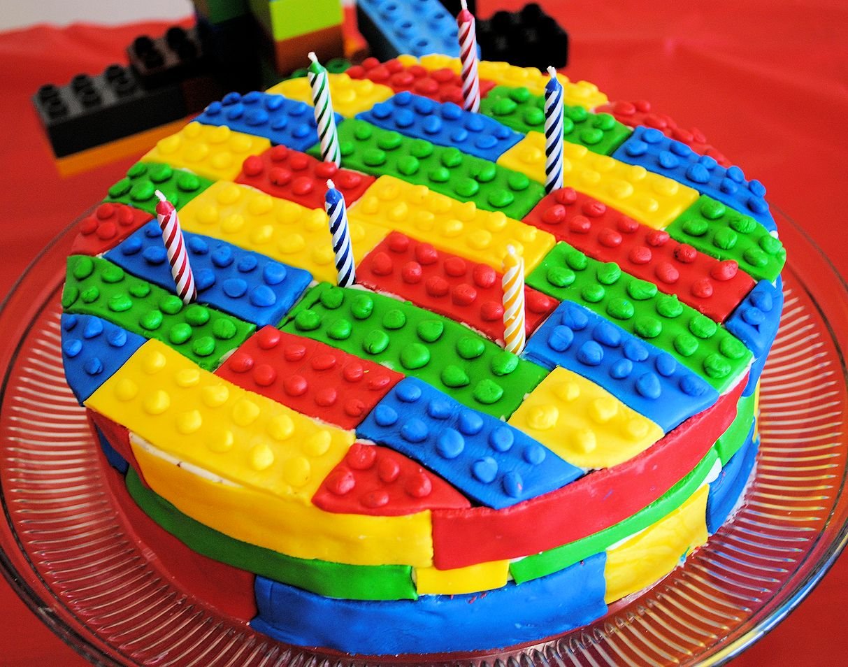 Як влаштувати день народження в стилі «Лего»