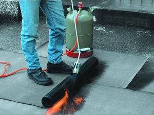 Застосування газових пальників для покрівлі та інших робіт
