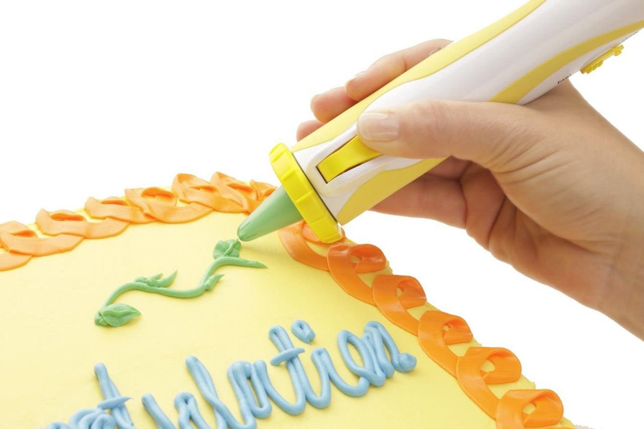 Як прикрасити торт вершками: урок кондитерського малювання