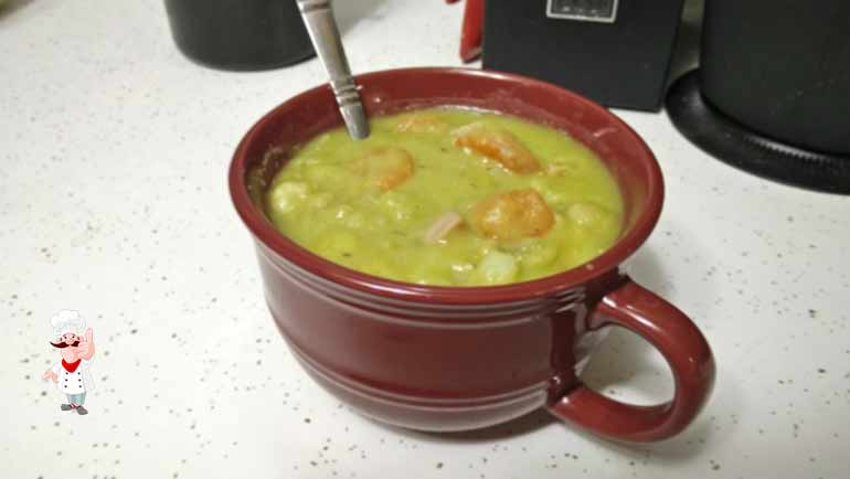Гороховий суп з картоплею і шинкою