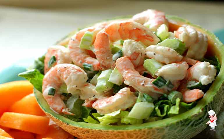Салат з морепродуктами і овочами
