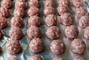 Як приготувати суп з фрикадельками і рисом? Простий покроковий рецепт