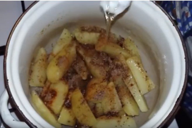Картопля по селянськи в духовці. 5 покрокових рецептів картоплі по селянськи в духовці