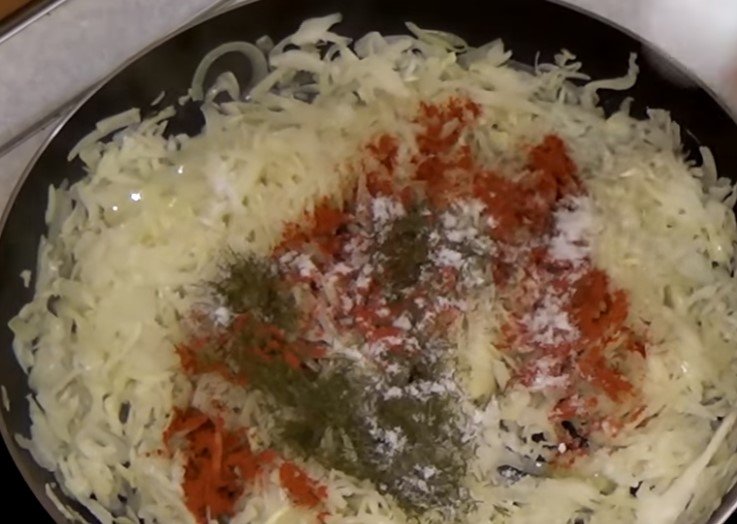 Пиріжки з капустою на сковороді — 5 покрокових рецептів смажених пиріжків з капустою