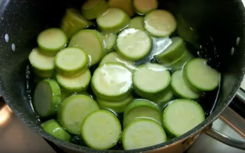 Мариновані кабачки на зиму — пальчики оближеш